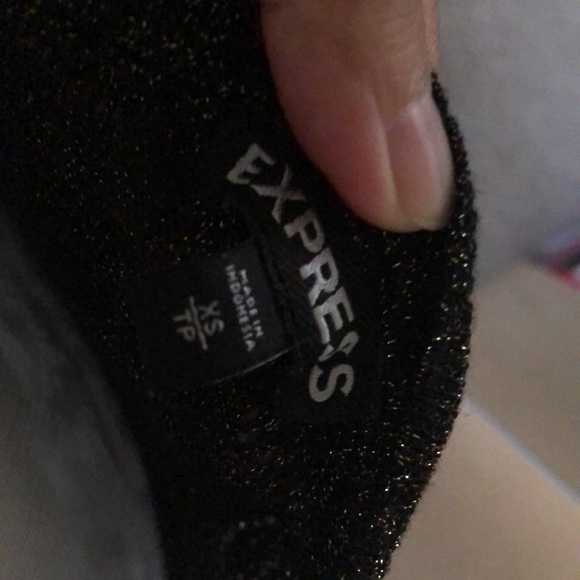 Lightly sheer knit top with gold threading - Picture 3 of 3